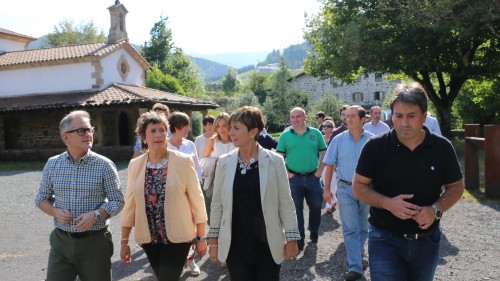 EAJ-PNV Turismo bide-seinaleen Plan berria proposatzen du barne-turismoa sustatzeko