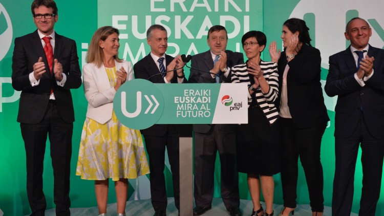 Urkullu se compromete ante la sociedad alavesa a incrementar un 50% el canon de capitalidad de Vitoria-Gasteiz