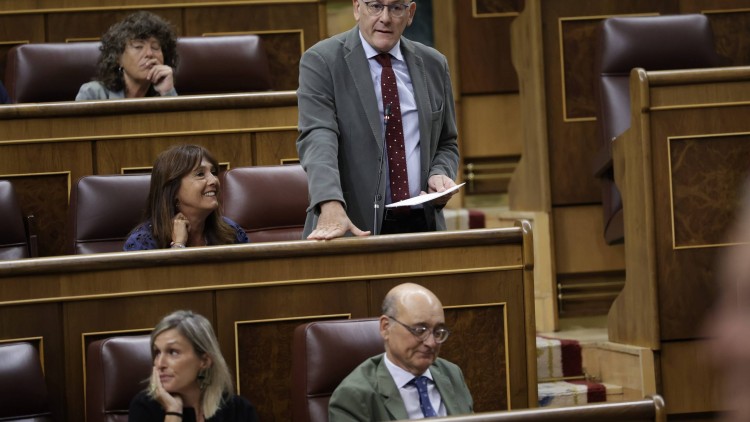Euskal Taldeak Kongresura eraman ditu Ondarroako arrantzaleen zailtasunak, eta gobernuari exijitu dio euskal ontzidiaren interesak  Europan defenda ditzala eta “arrantzak etorkizuna izaten berma dezala” 